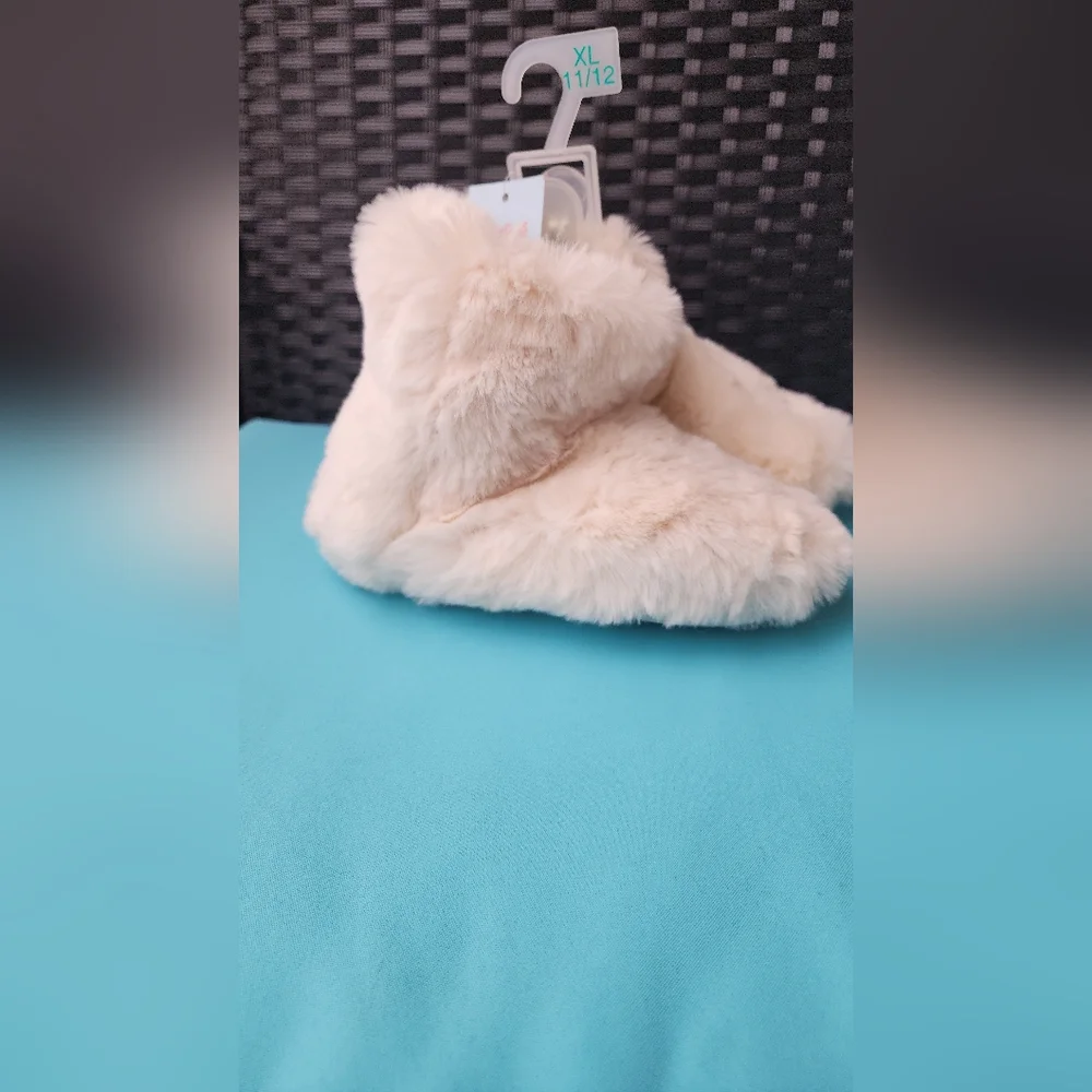 Nwt Kids Fluffy Fur Cream Slippers
